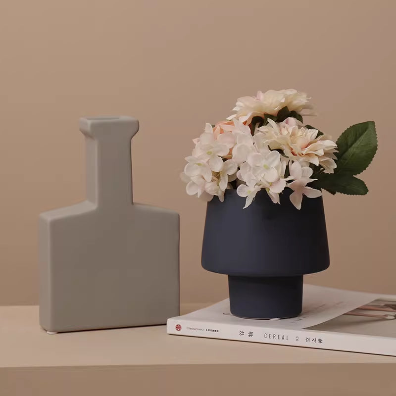 Small-Mouth Ceramic Desk Vase — main view